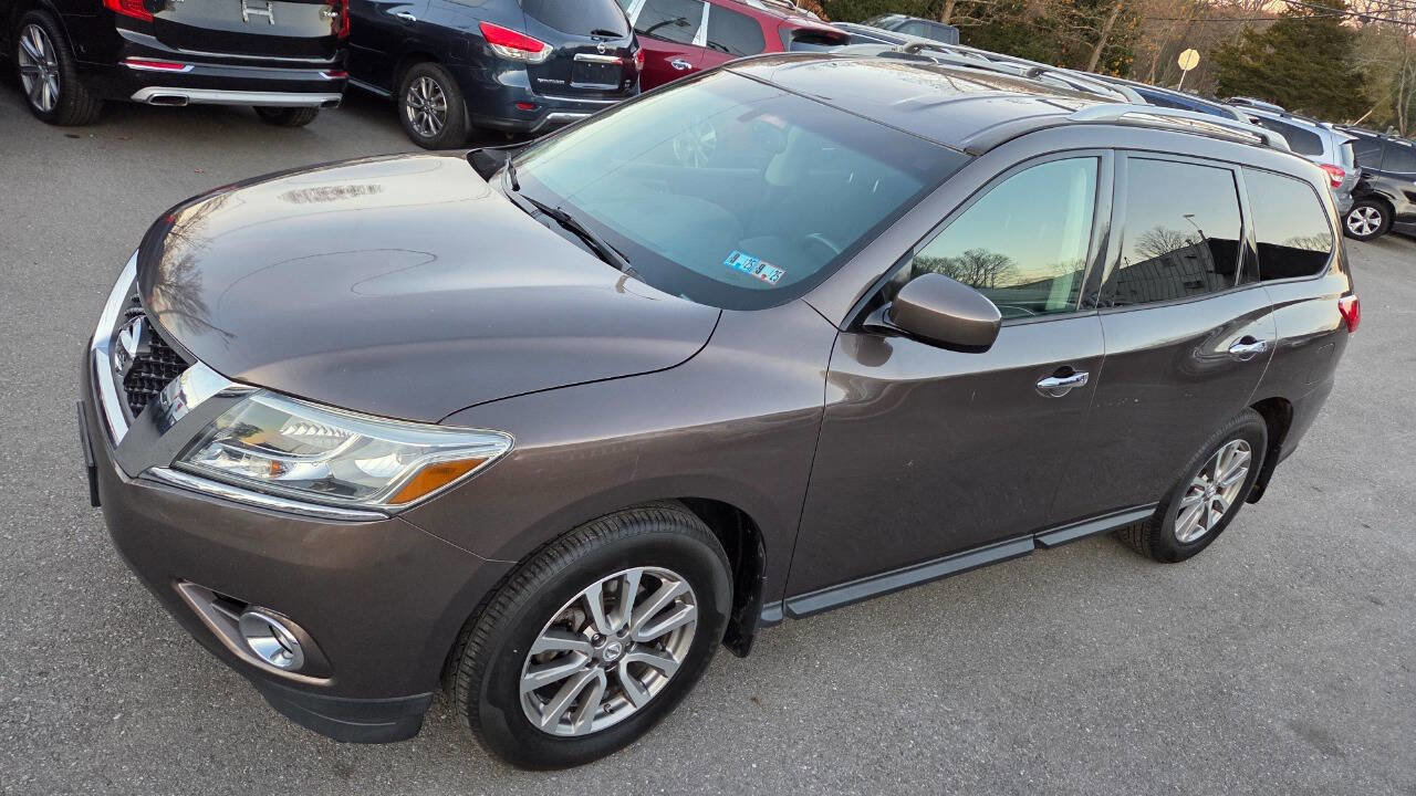 Used 2015 Nissan Pathfinder SV w/ Cargo Package image 4