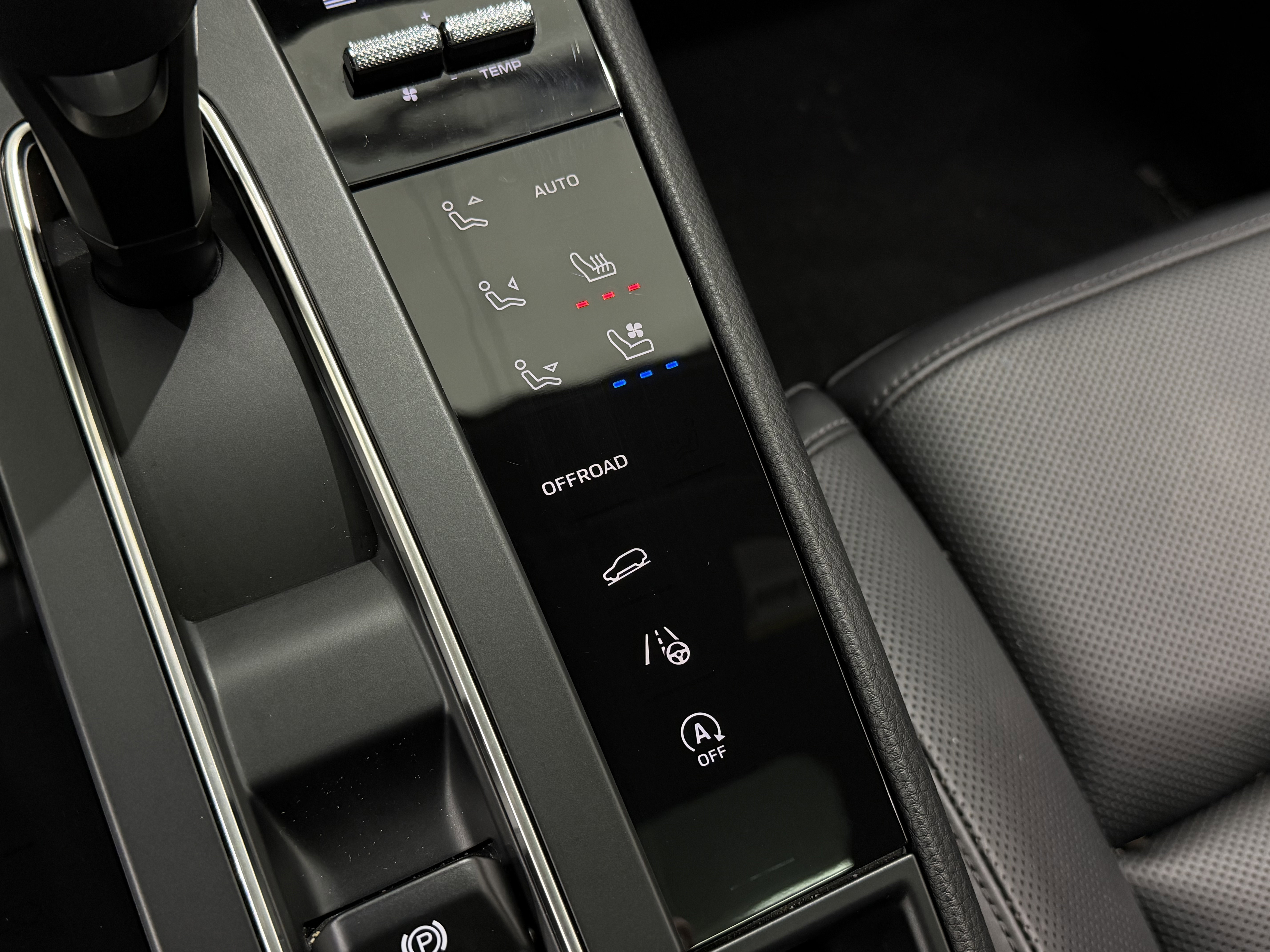 Certified 2025 Porsche Macan image 35