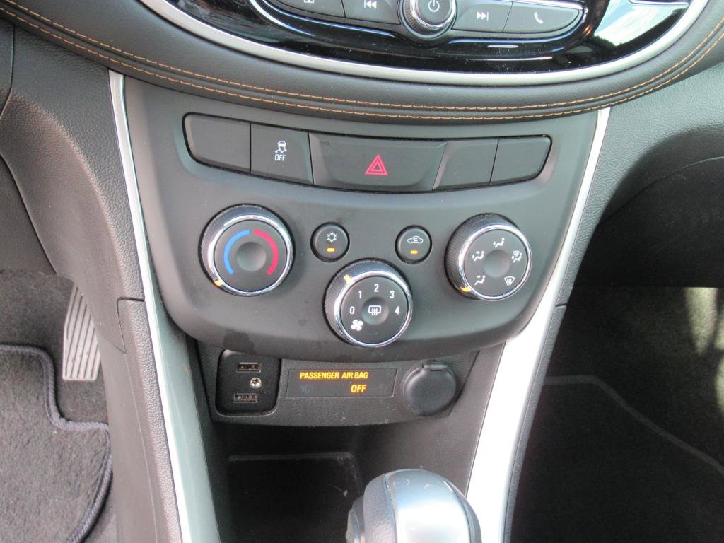 Used 2022 Chevrolet Trax LT w/ LT Convenience Package image 22