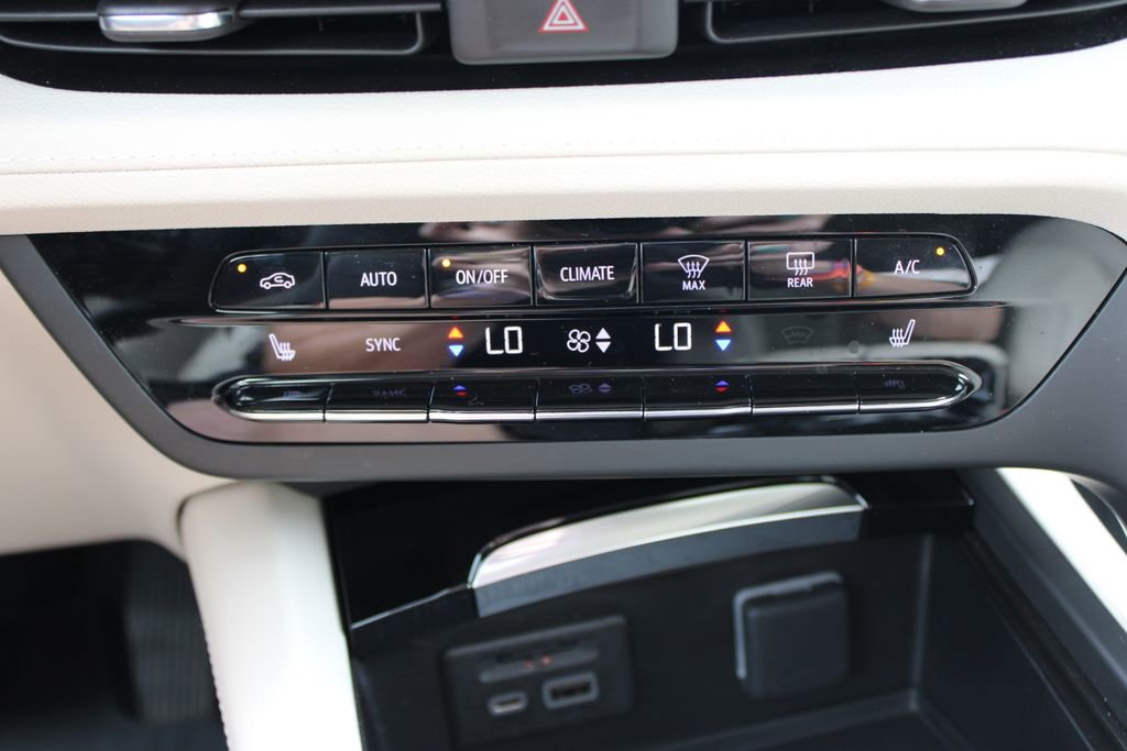 Used 2023 Buick Envision Essence w/ Technology Package I AWD/4WD image 45