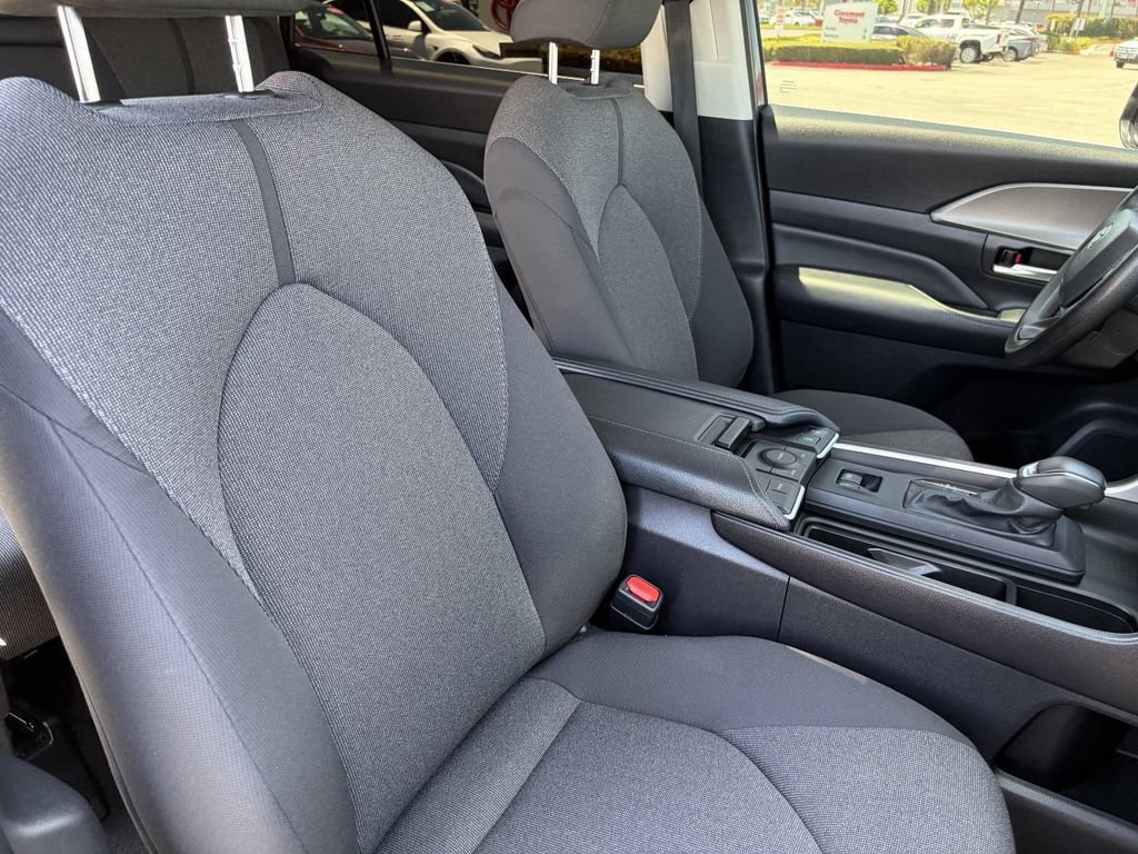 Certified 2025 Toyota Grand Highlander FWD image 15
