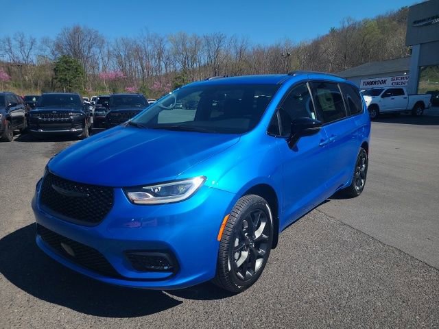 New 2026 Chrysler Pacifica Limited AWD/4WD image 1