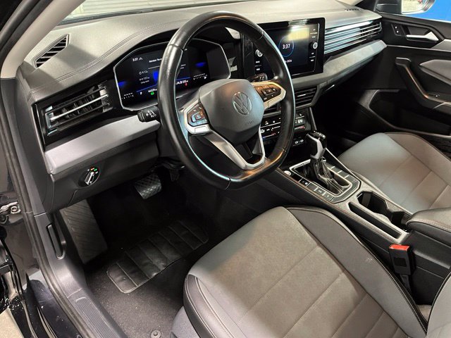 Used 2025 Volkswagen Jetta SE FWD image 19