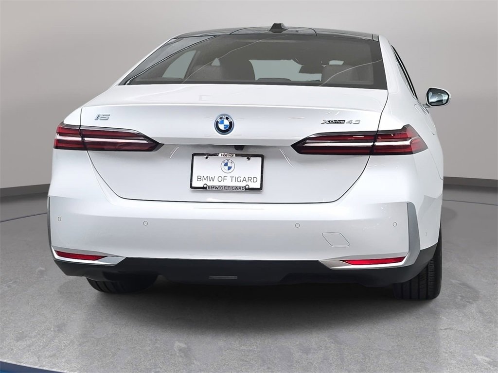 Used 2025 BMW i5 xDrive40 w/ Premium Package image 7