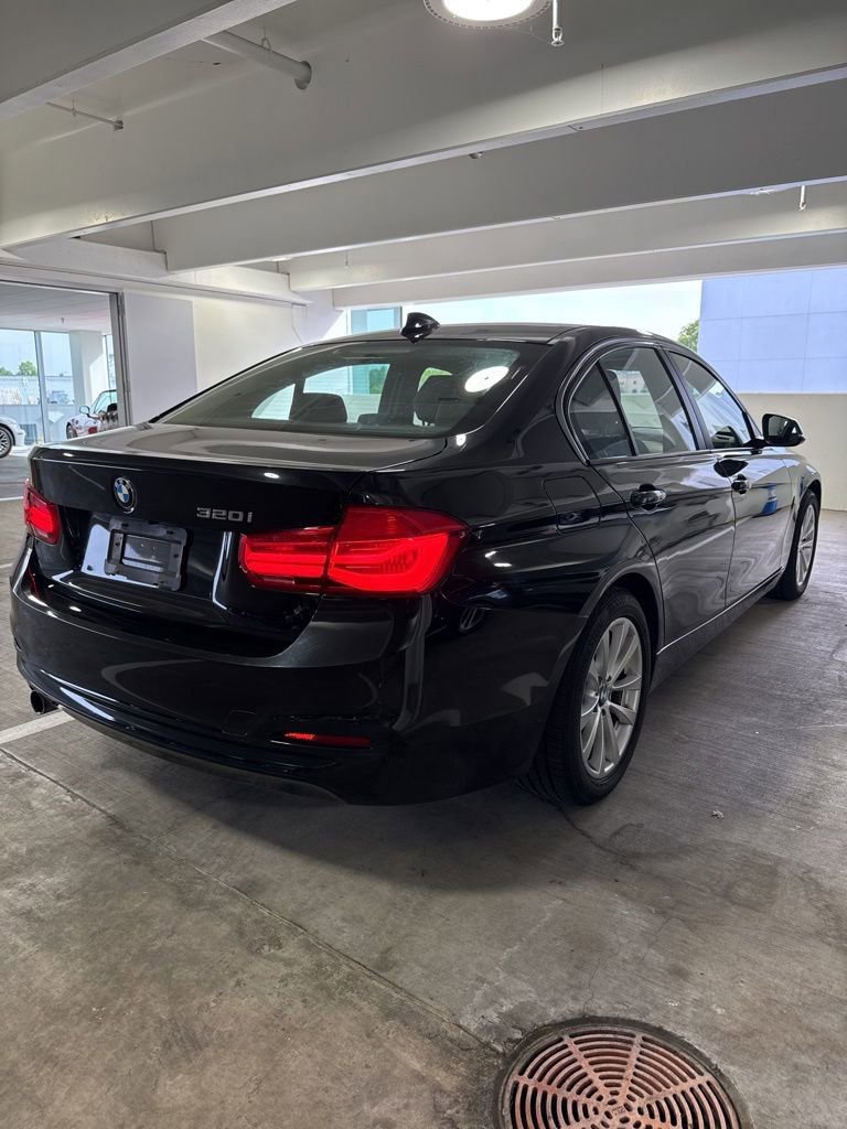 Used 2018 BMW 320i Sedan RWD image 7