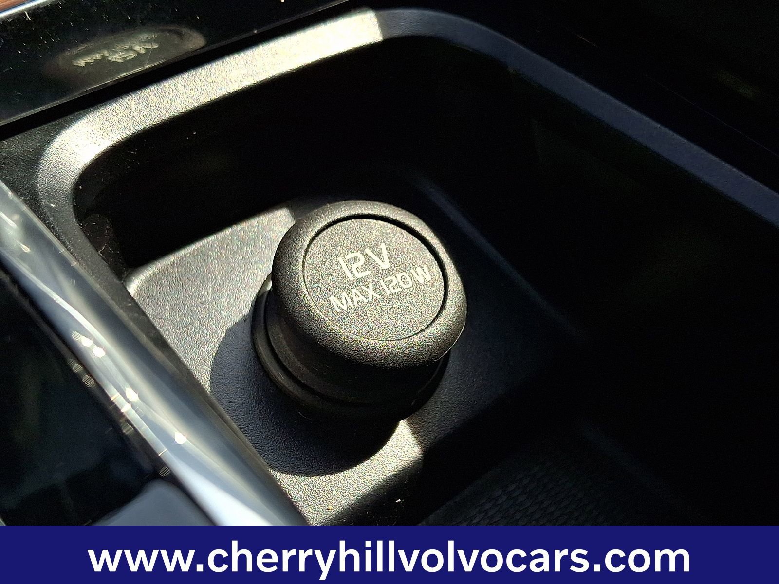 Certified 2023 Volvo XC60 B5 Plus w/ Protection Package Premier image 27