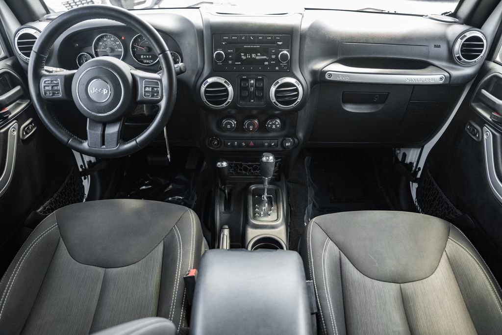 Used 2017 Jeep Wrangler Unlimited Rubicon w/ Cold Weather Group image 17