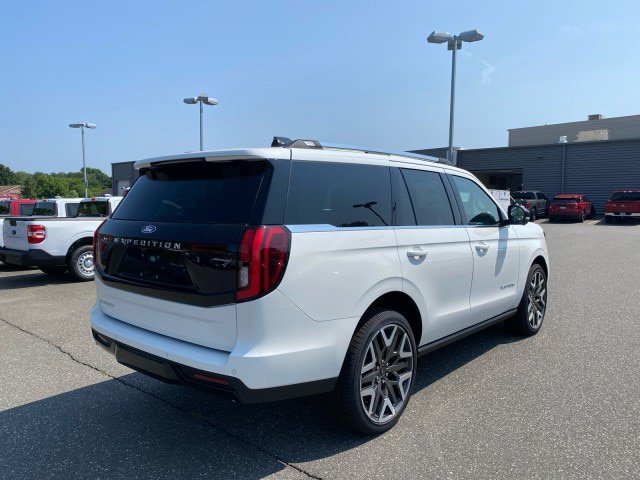 New 2027 Ford Expedition Platinum w/ Platinum Ultimate Package AWD/4WD image 5
