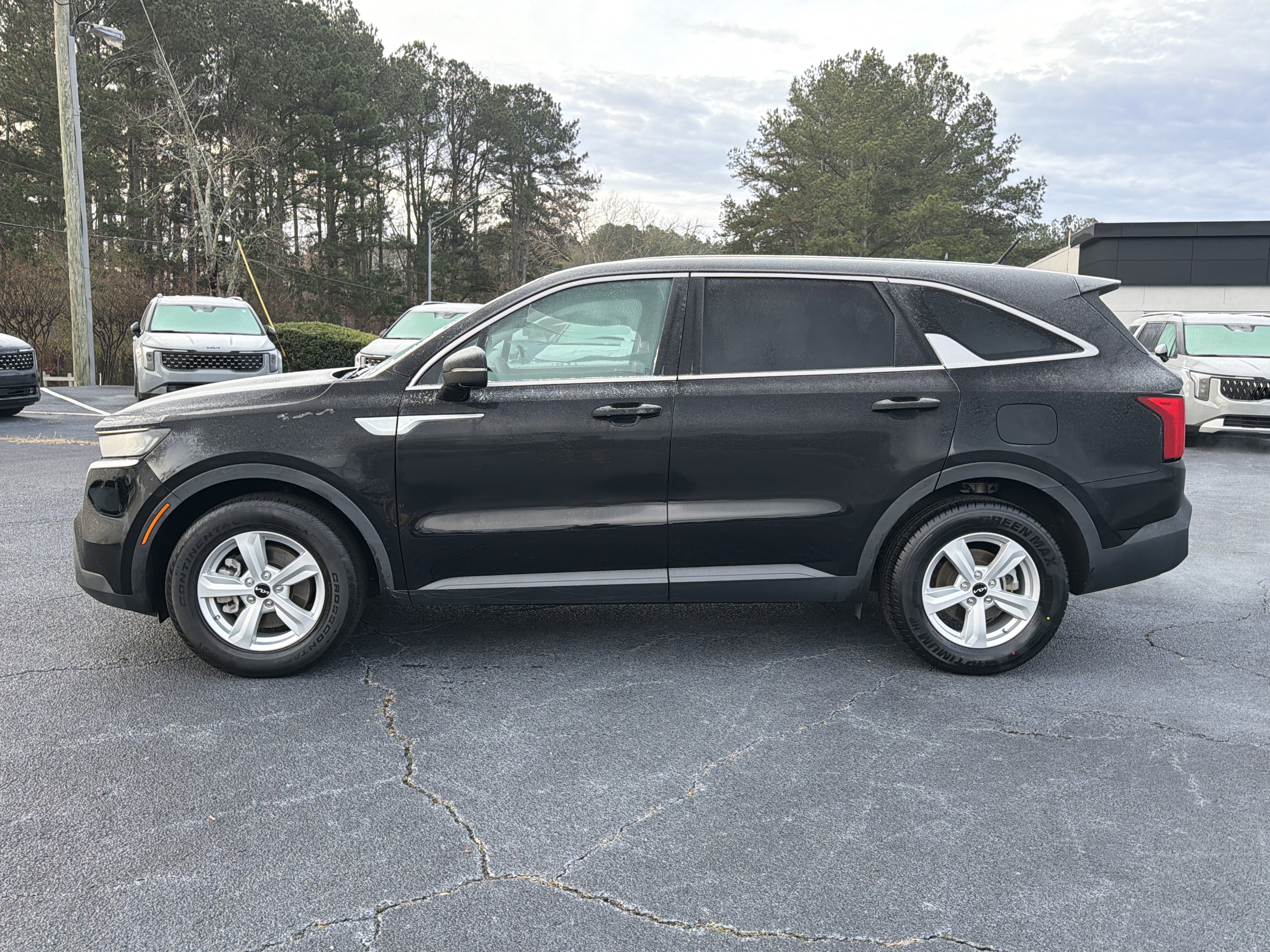 Used 2023 Kia Sorento LX image 4