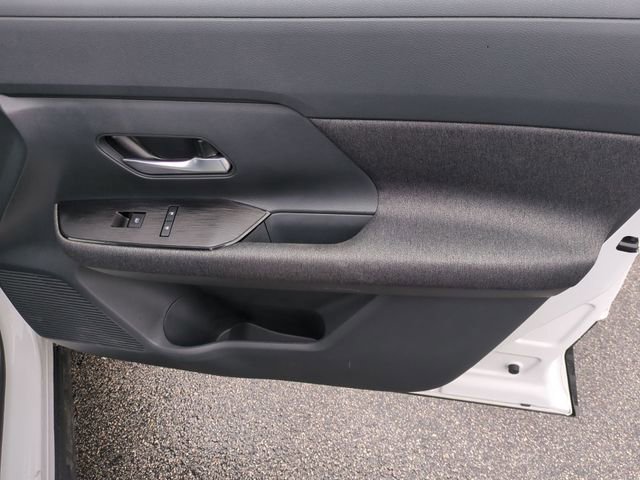 Used 2025 Nissan Kicks SV image 32