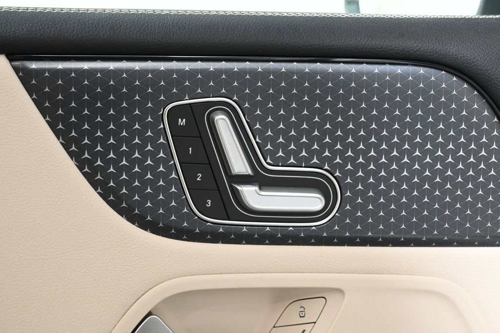 Certified 2025 Mercedes-Benz GLB 250 4MATIC image 24