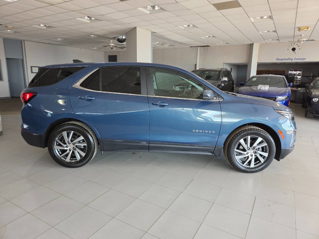 Used 2024 Chevrolet Equinox LT w/ LPO, Floor Liner Package image 8