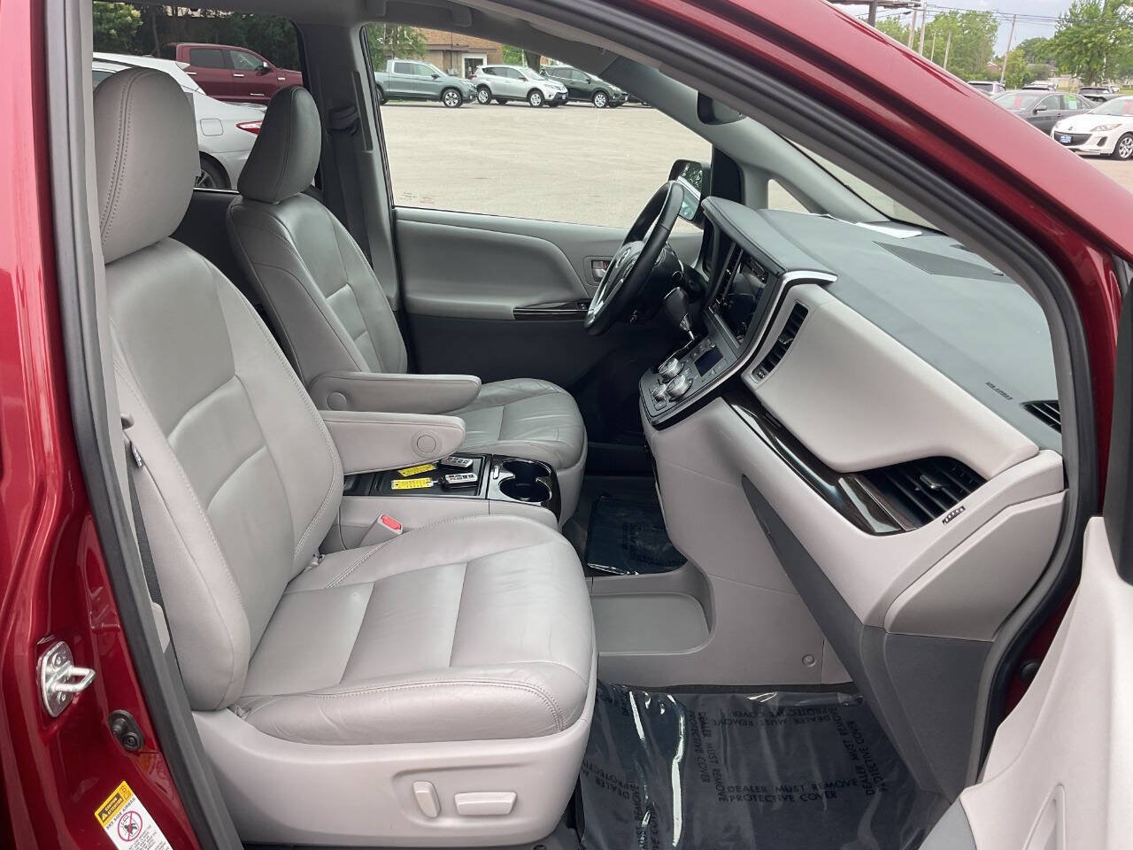 Used 2015 Toyota Sienna XLE FWD image 42