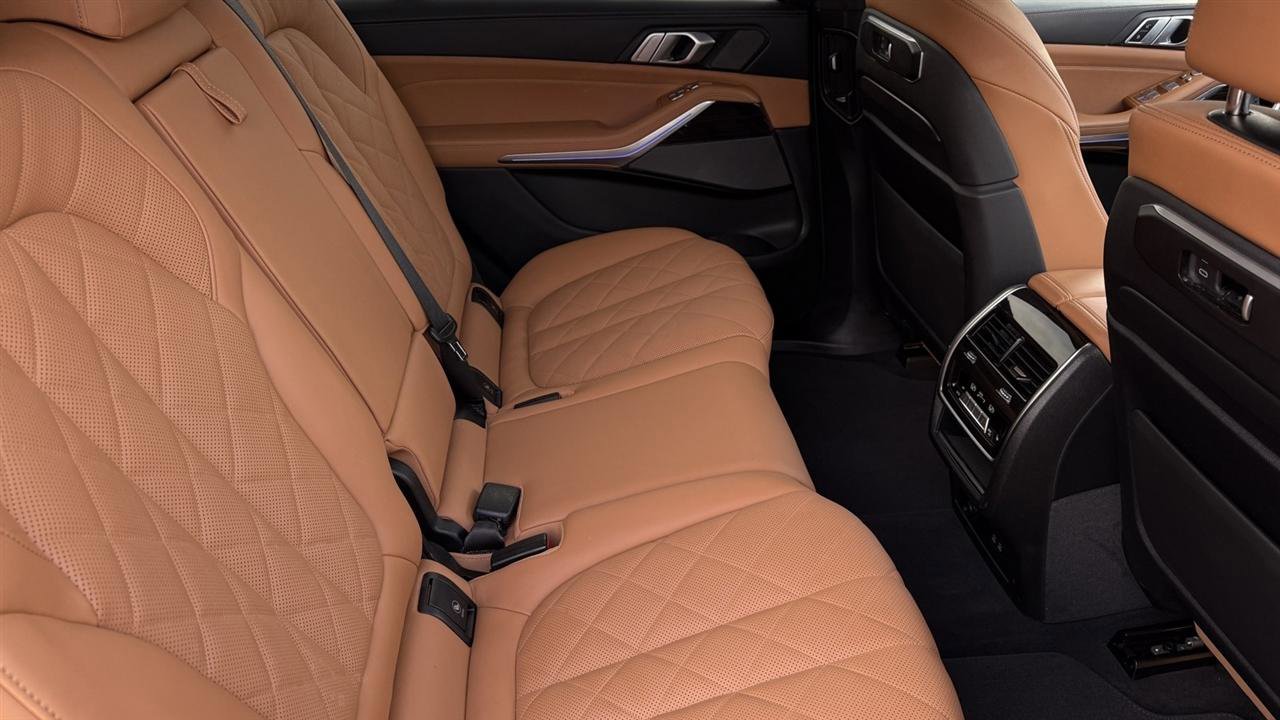 Used 2024 BMW X7 xDrive40i image 43