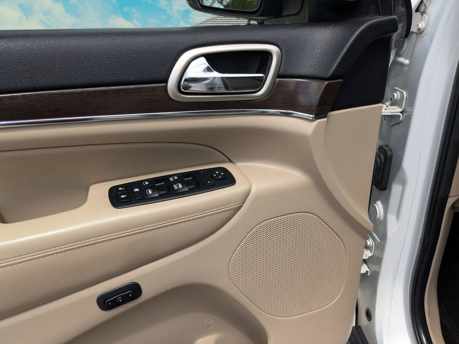 Used 2017 Jeep Grand Cherokee Limited RWD image 7