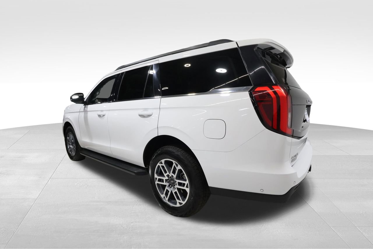 Used 2025 Ford Expedition Active AWD/4WD image 2