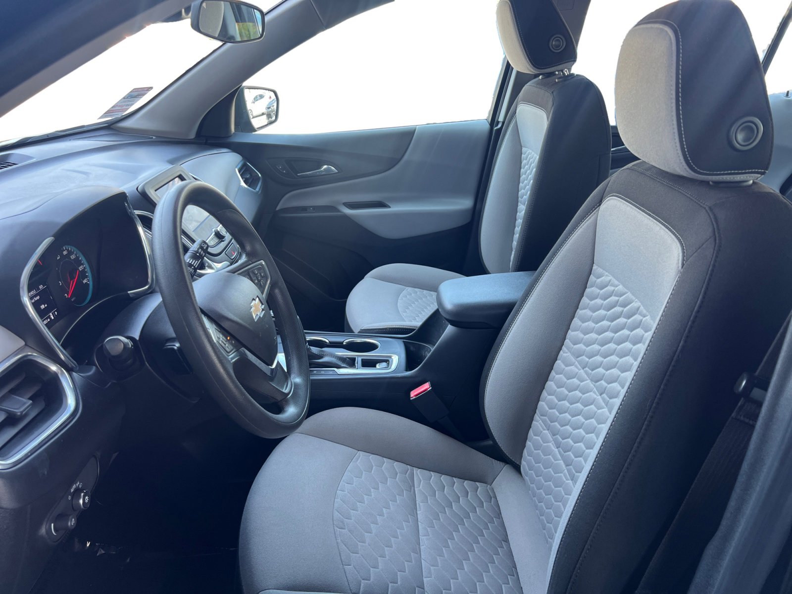 Used 2020 Chevrolet Equinox LS FWD image 9