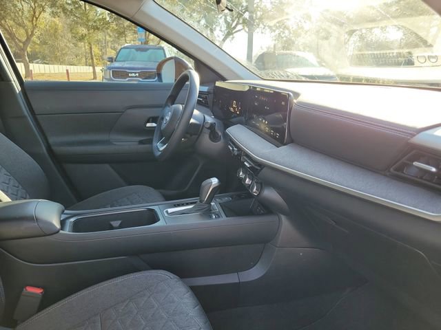 Used 2025 Nissan Kicks SV w/ Charging Package FWD image 33