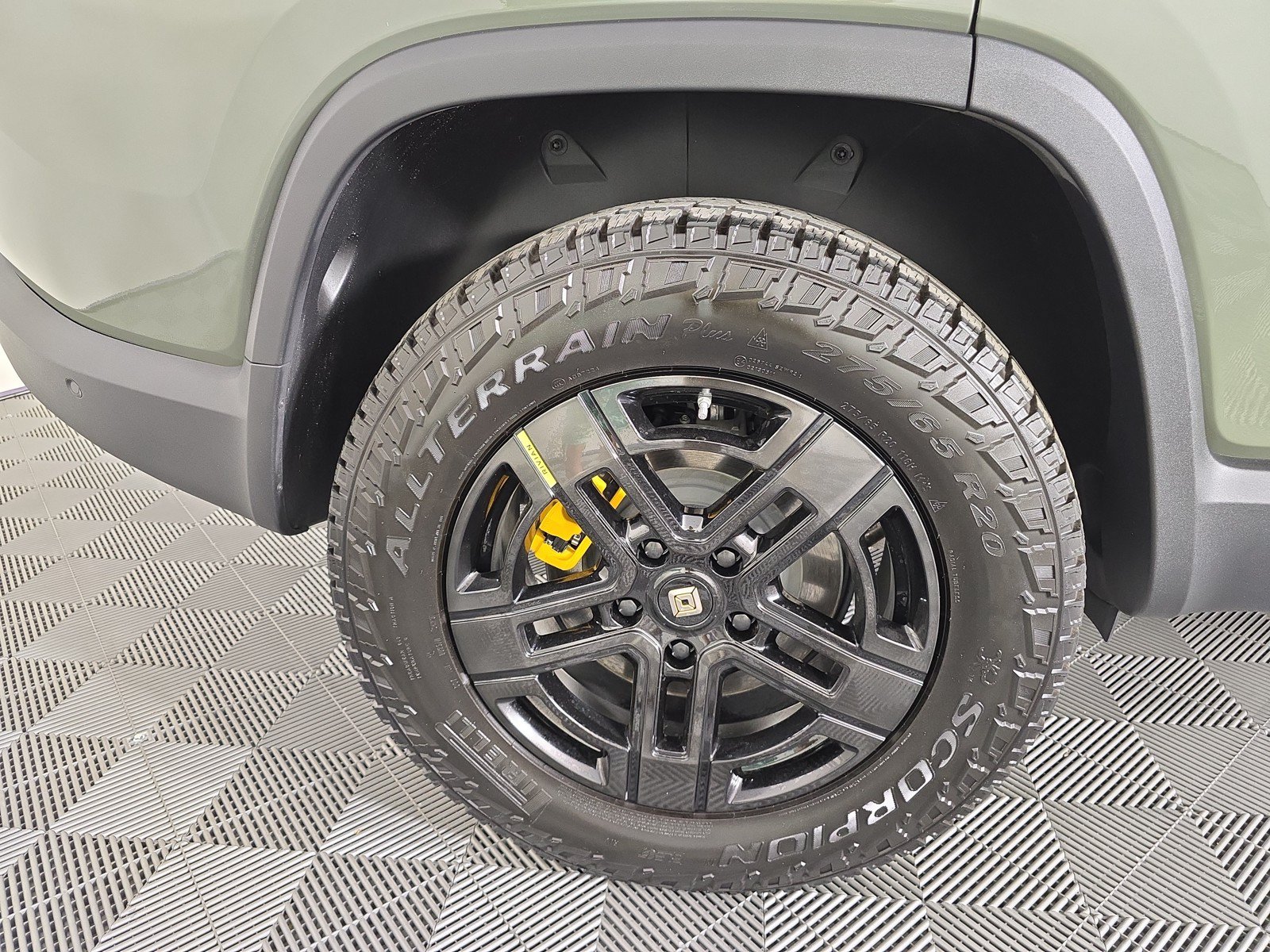 Used 2023 Rivian R1S Launch Edition AWD/4WD image 12