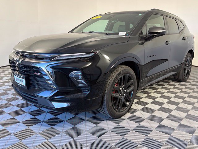 Used 2025 Chevrolet Blazer RS w/ Driver Confidence II Package AWD/4WD image 2
