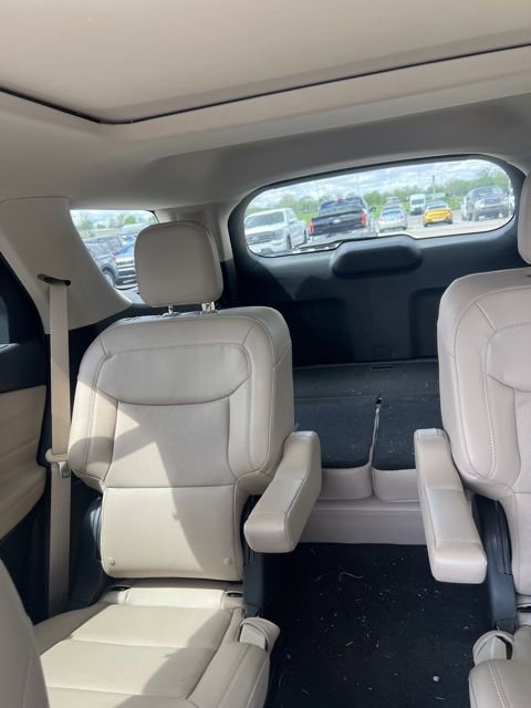 Used 2024 Ford Explorer Limited w/ Equipment Group 301A AWD/4WD image 18