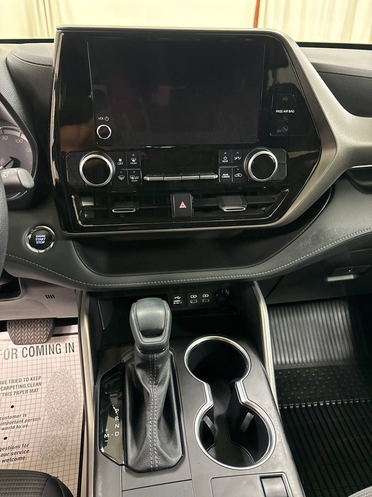 Used 2023 Toyota Highlander L image 13