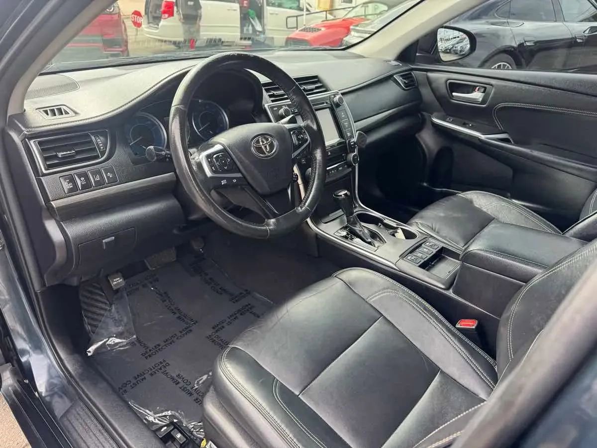 Used 2017 Toyota Camry XLE w/ Moonroof Package FWD image 13