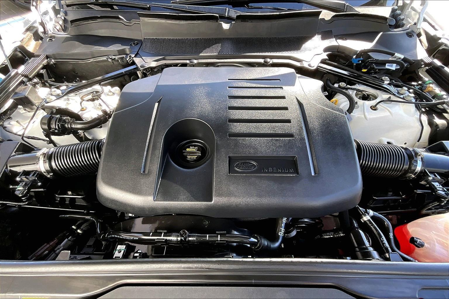 Used 2024 Land Rover Discovery Dynamic SE image 9