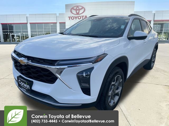 Used 2025 Chevrolet Trax LT FWD image 7