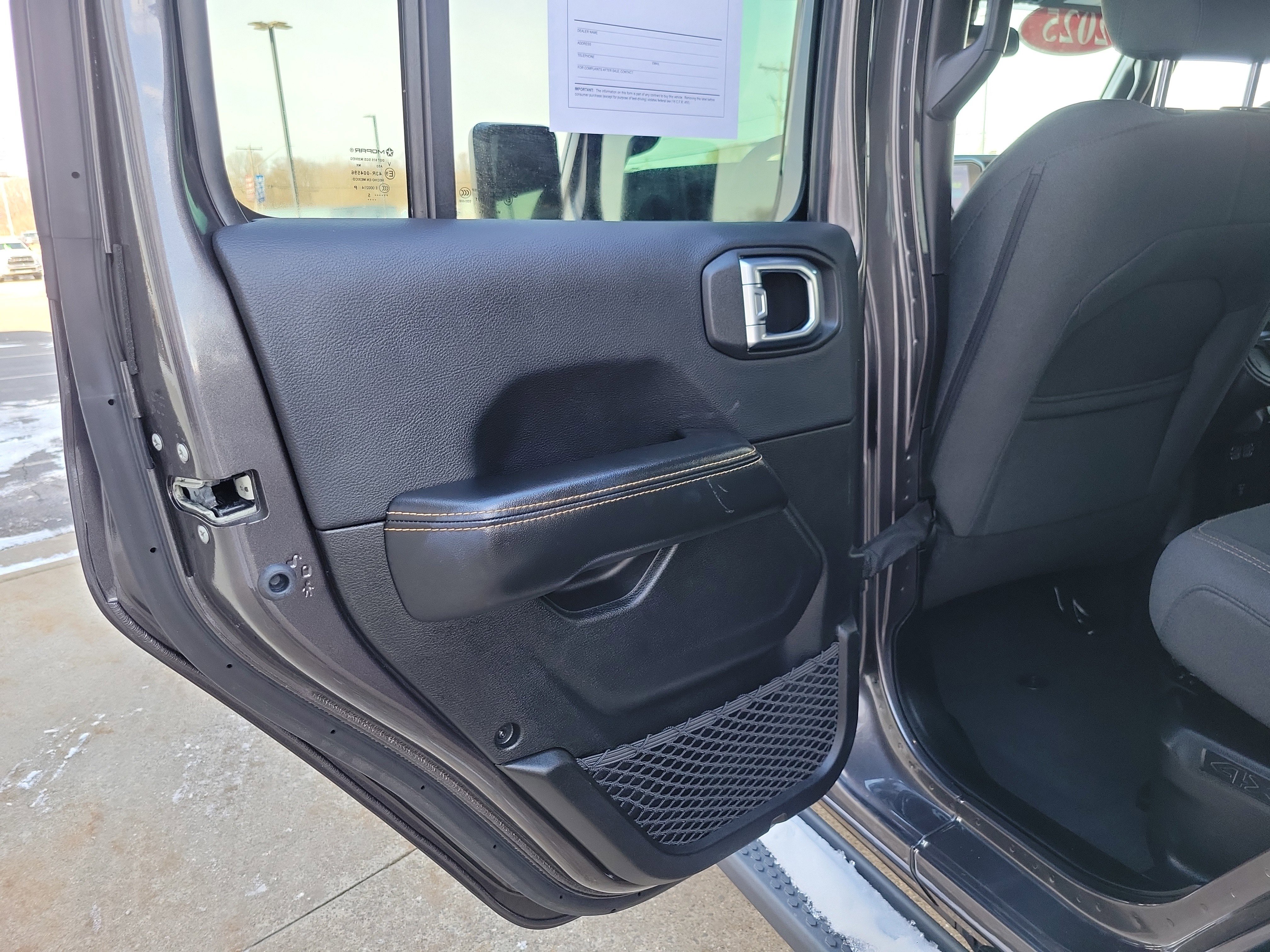 Used 2025 Jeep Wrangler Unlimited Sahara image 17