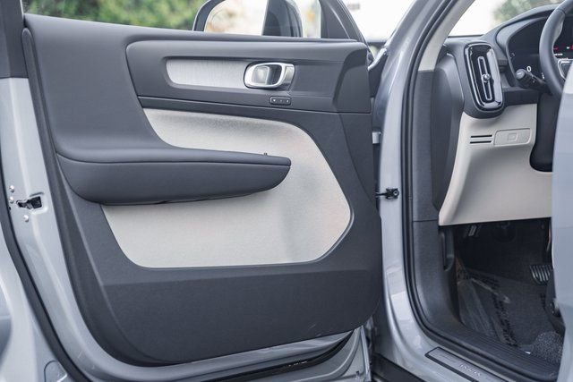 New 2026 Volvo XC40 B4 Plus w/ Protection Package Premier image 37