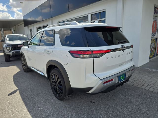 Used 2025 Nissan Pathfinder Platinum w/ Cargo Package image 4