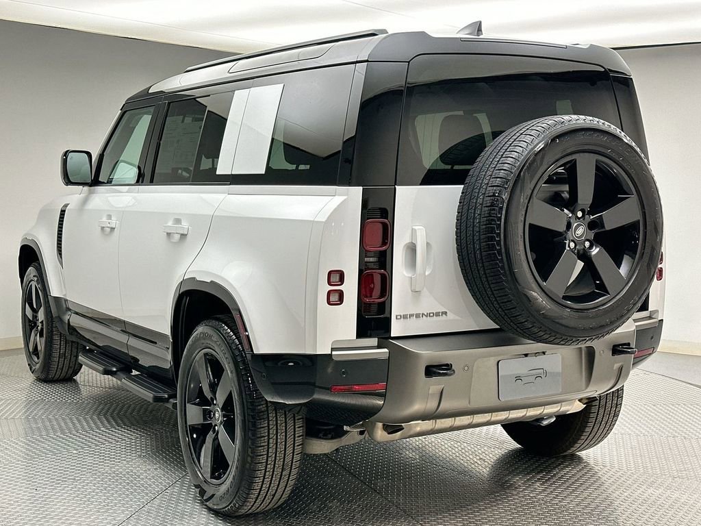 Certified 2025 Land Rover Defender 110 X-Dynamic SE image 11