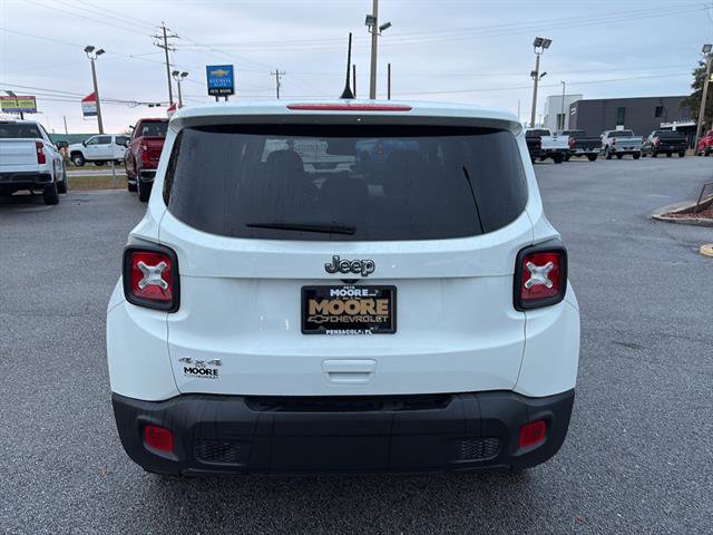 Used 2023 Jeep Renegade Latitude AWD/4WD image 6