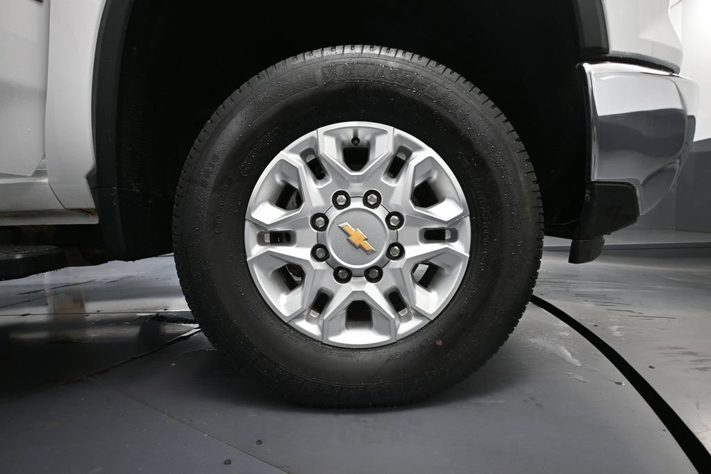 Used 2025 Chevrolet Silverado 2500 LT AWD/4WD image 12