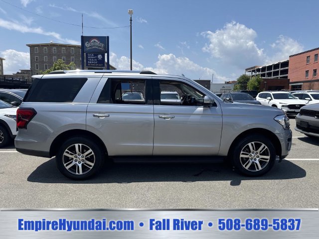 Used 2024 Ford Expedition Limited AWD/4WD image 3
