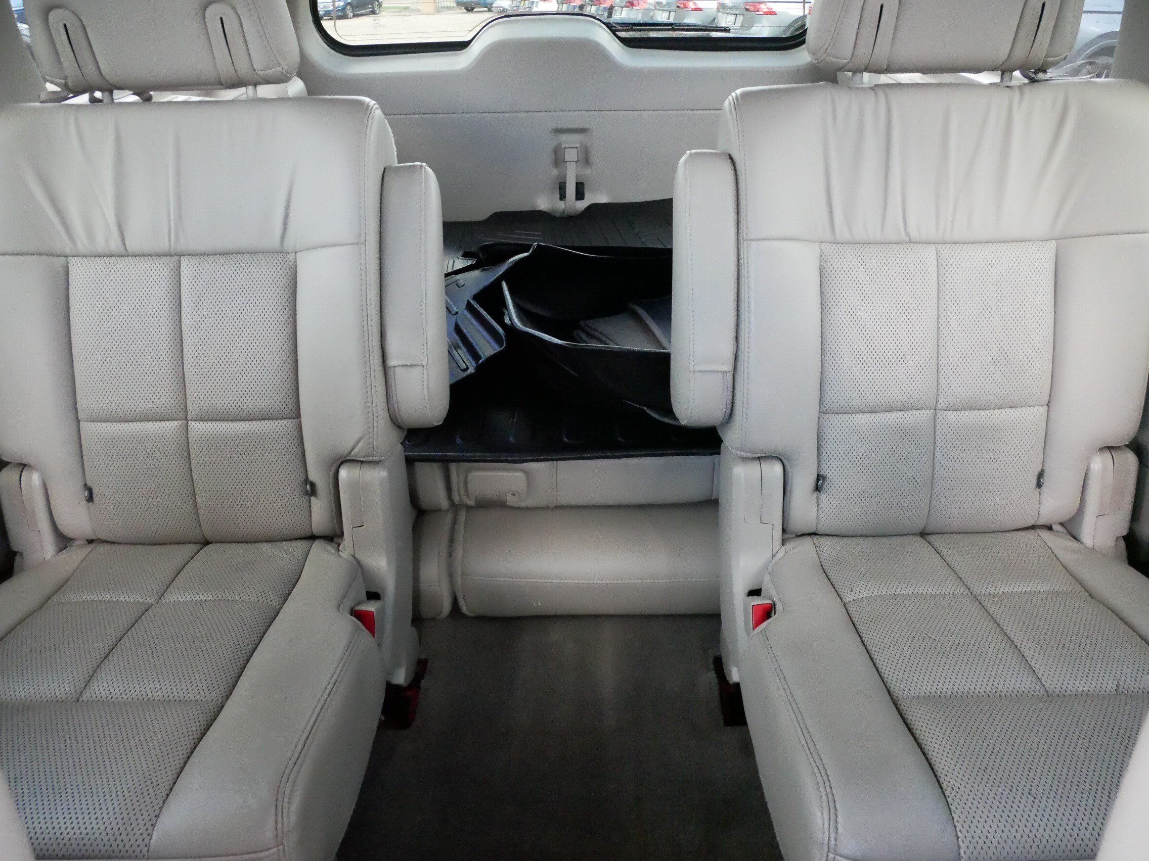 Used 2014 Lincoln Navigator 4WD image 13