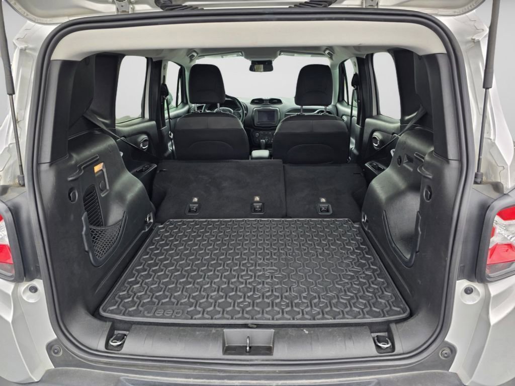 Used 2018 Jeep Renegade Altitude FWD image 25