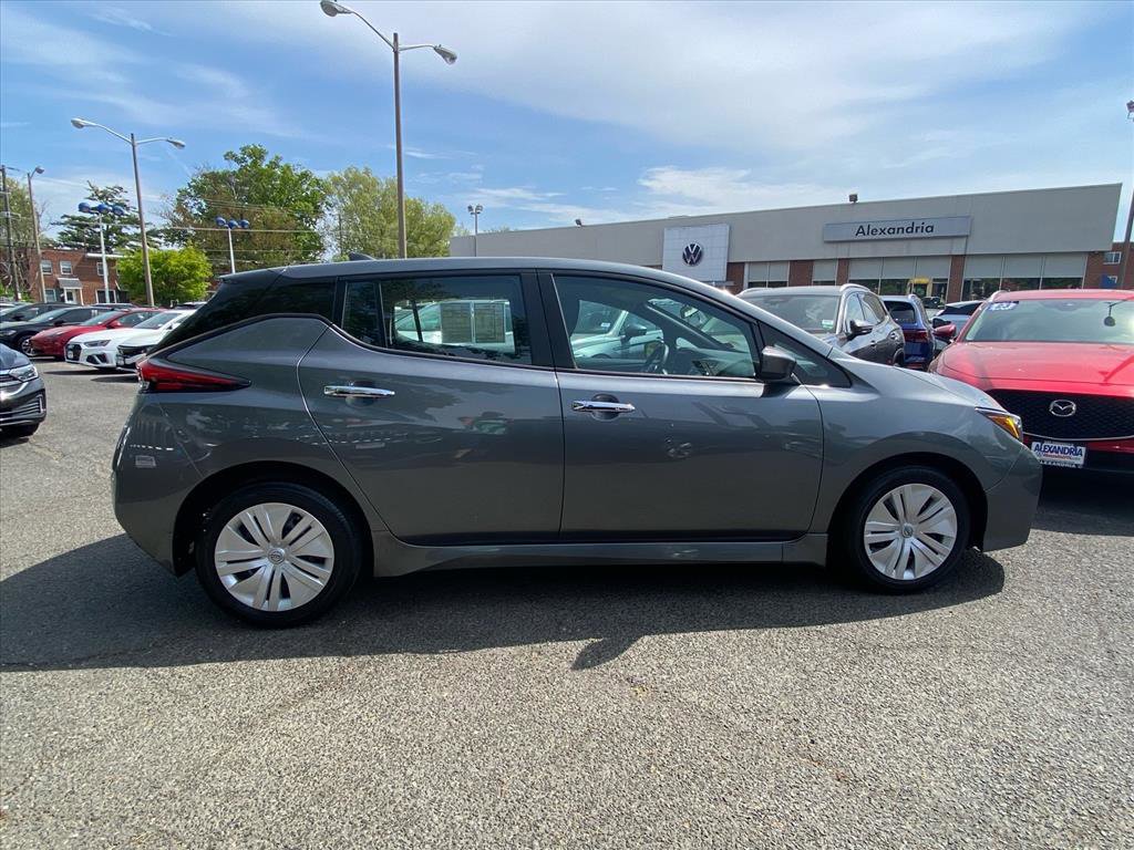 Used 2023 Nissan Leaf S image 2