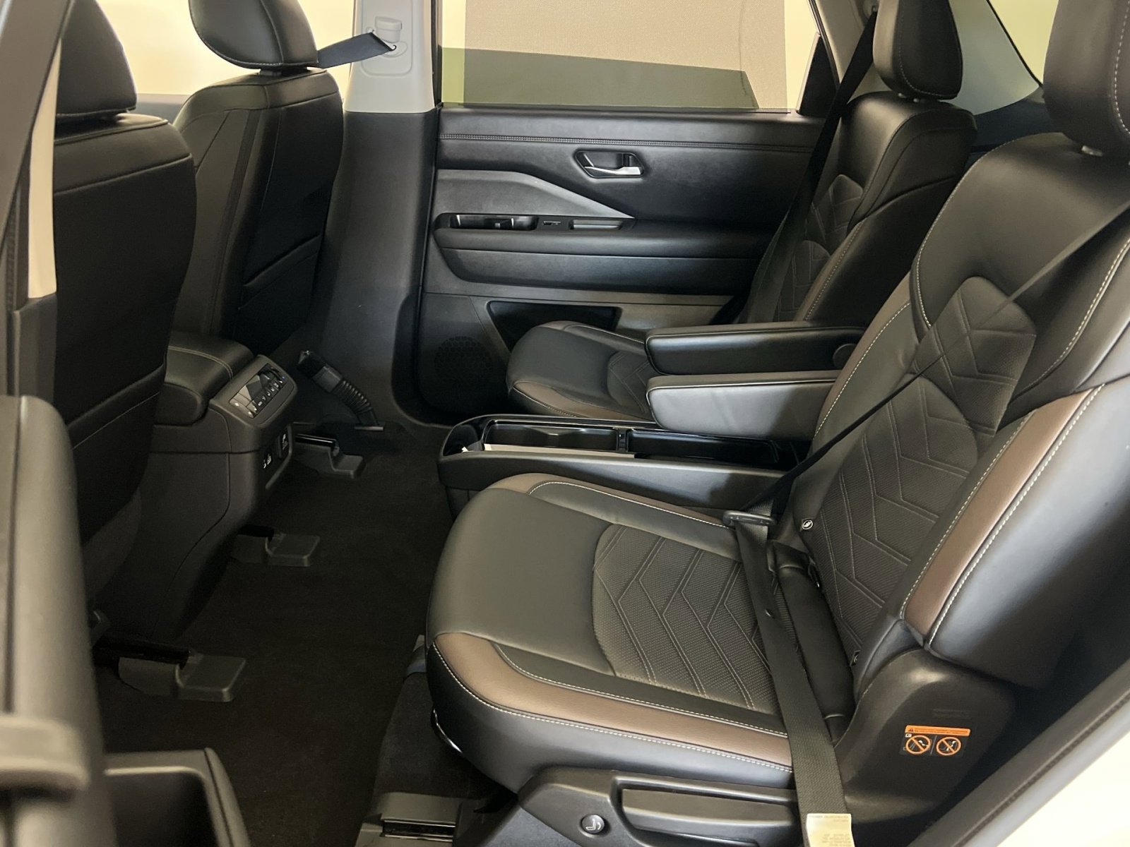 Used 2023 Nissan Pathfinder Platinum image 23