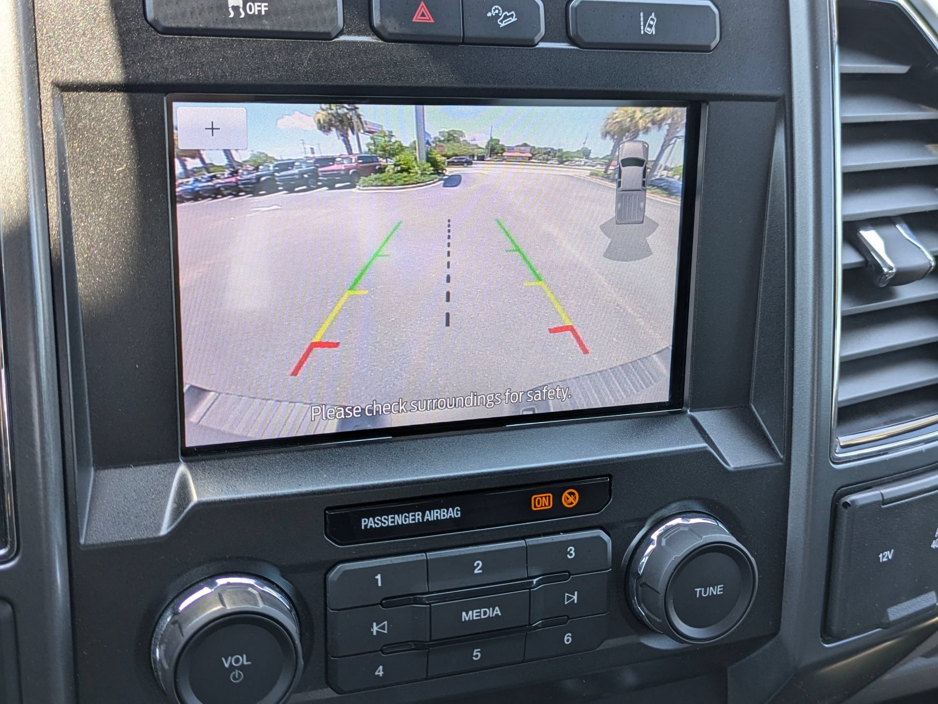 Certified 2020 Ford F250 XLT w/ XLT Premium Package AWD/4WD image 26