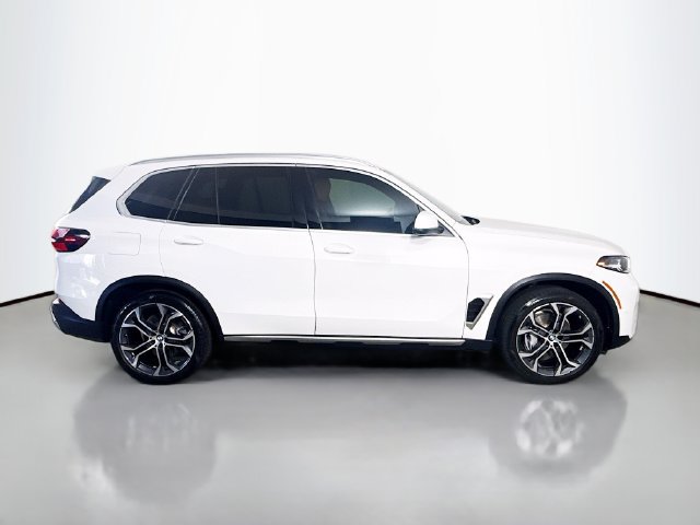 Used 2024 BMW X5 xDrive40i w/ Parking Assistance Package AWD/4WD image 11