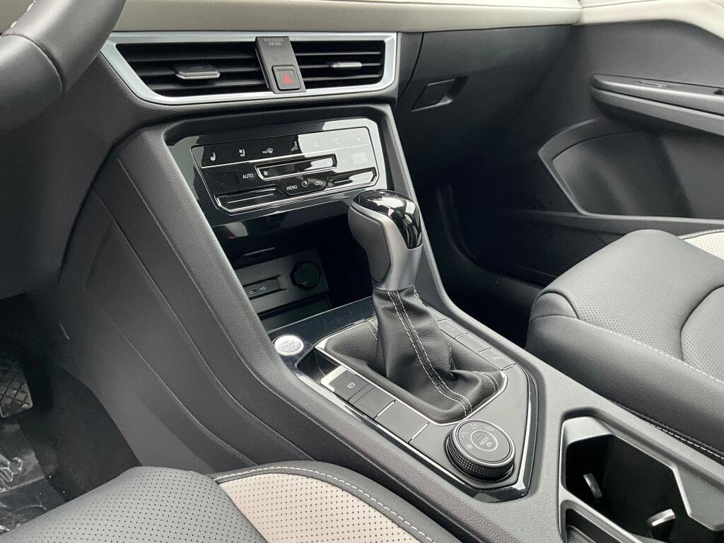 New 2026 Volkswagen Taos SEL image 20
