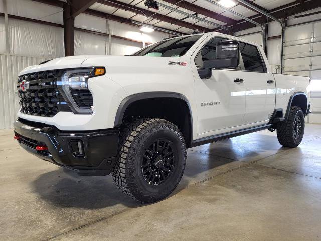 New 2025 Chevrolet Silverado 2500 ZR2 image 2
