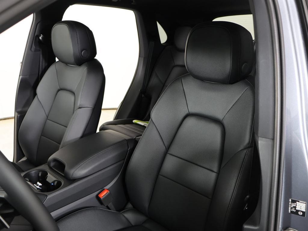 New 2026 Porsche Cayenne E-Hybrid AWD/4WD image 10