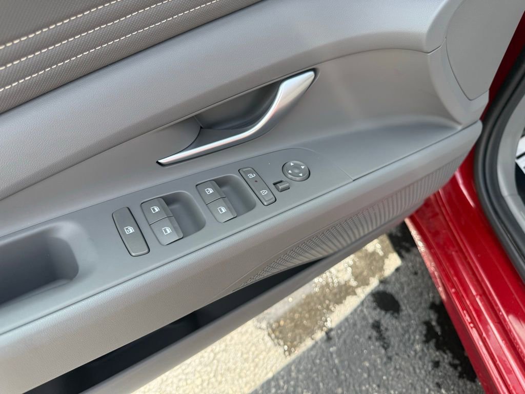 Used 2025 Hyundai Elantra Sport FWD image 11