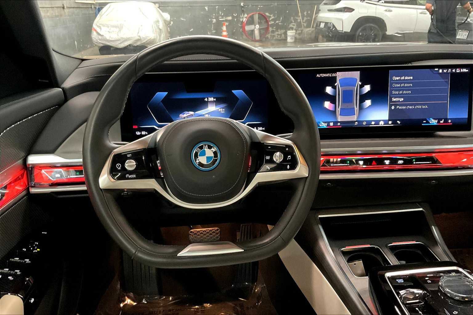 Used 2025 BMW i7 xDrive60 w/ Executive Package image 8