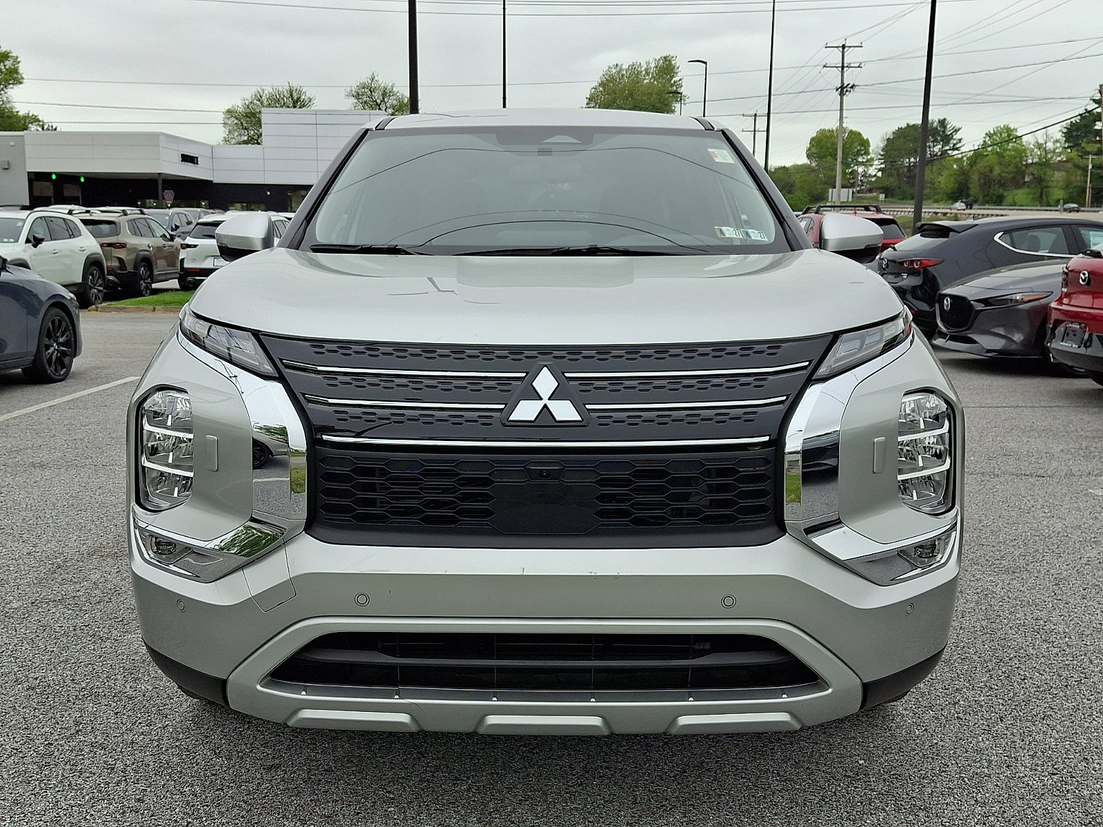 Used 2024 Mitsubishi Outlander SE AWD/4WD image 2