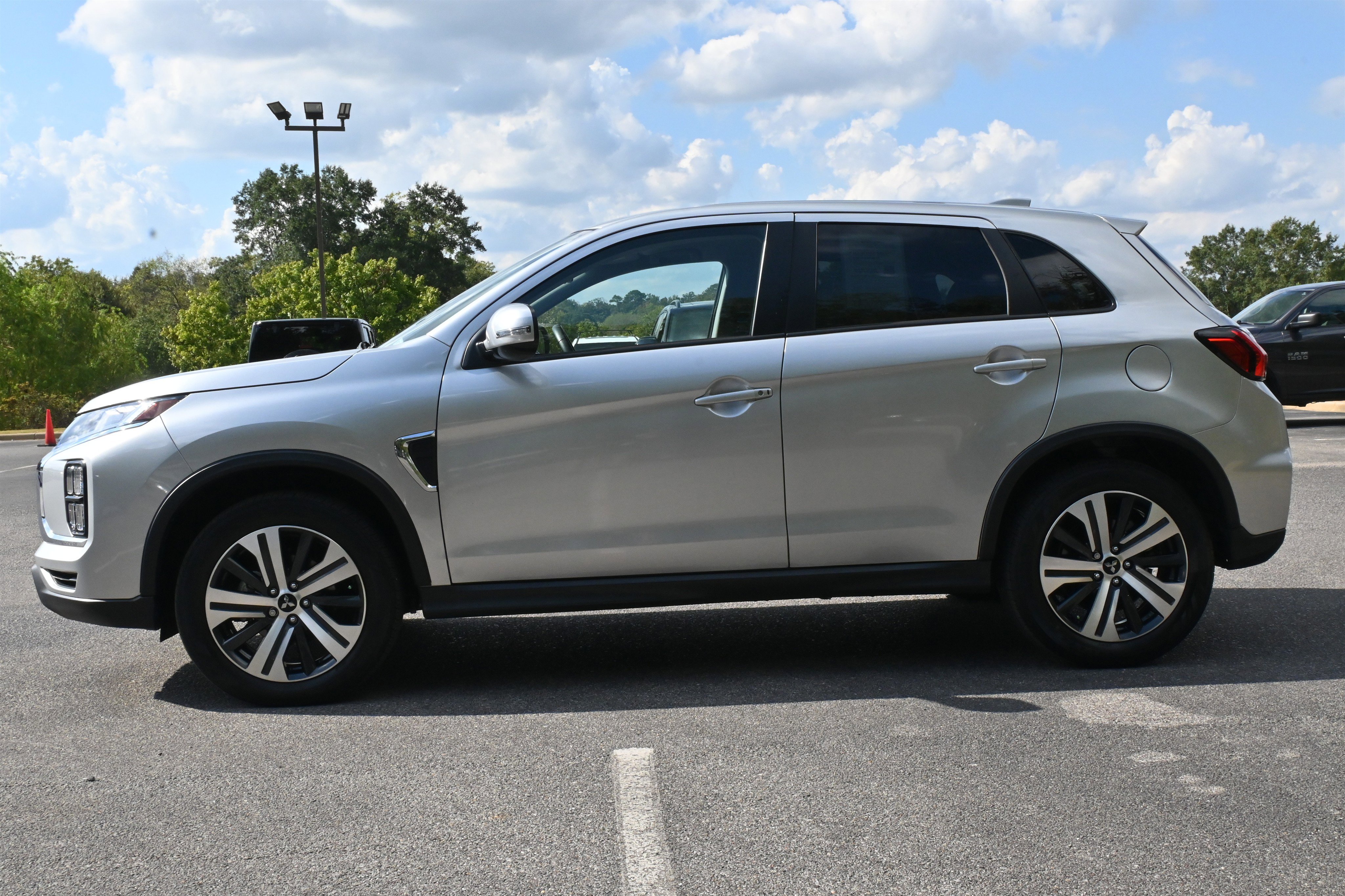 Used 2023 Mitsubishi Outlander Sport SE image 6