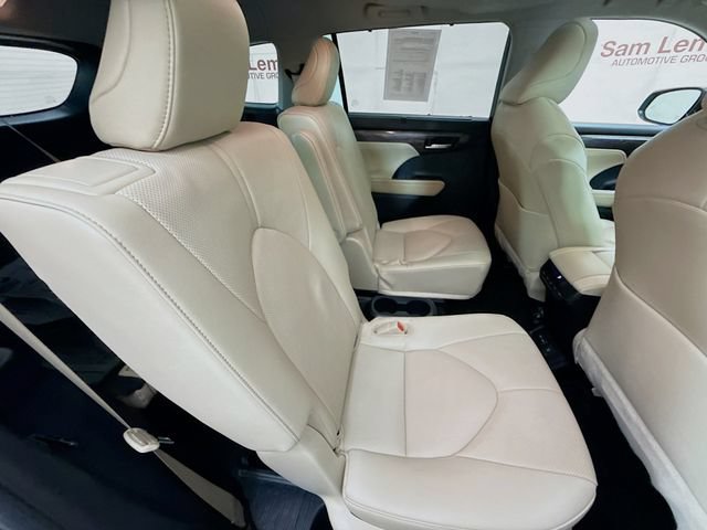 Used 2023 Toyota Highlander Limited AWD/4WD image 29